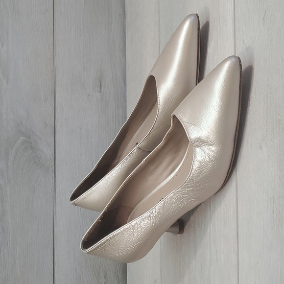 NEW Donald J Pliner Women Dress Heels Pointed Toe shoes sz 6.5M - Picture 2 of 12